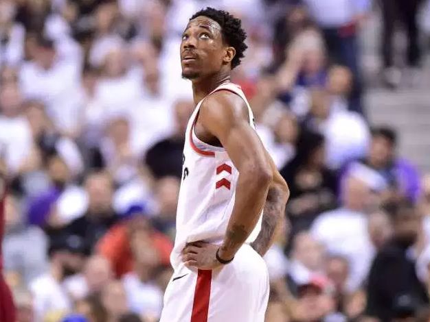 在足球比赛 在足球比赛